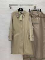 款号G24080167 Burberr*高端定制防水面料、B家经典撞色格纹里布H版型单排暗扣H版宽松时尚翻领P风衣P大衣 价格P不含防尘袋需要的私聊 M码：前胸