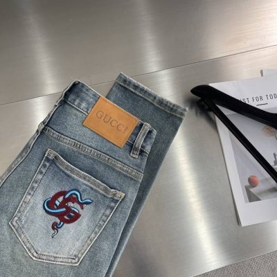 Gucc 25Ss蛇年印花牛仔长裤 超A代购级别海外贸易公司订单货源，顶级原单高端男士定制时尚修身小直筒牛仔裤。 面料：丹宁水洗牛仔裤！奢华体验.客供贸易渠道，