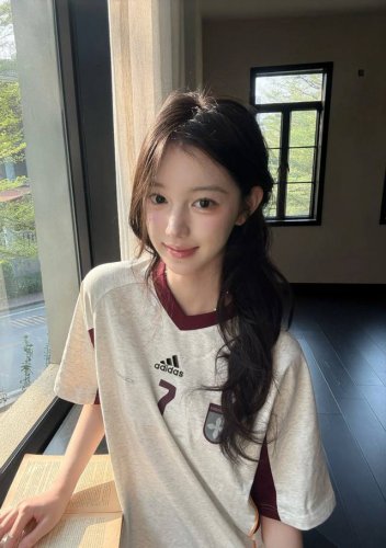 阿迪达斯Adidas 7号字母拼色撞色小V领短袖T恤男女夏季美式复古纯棉球衣！ ~面料采用260克纯棉面料 ~做工拼接设计做工精细无多余线头 走线工整 ~印花+