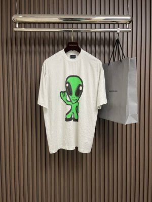 balenciga巴黎世家 外星人图案圆领短袖T恤 采用纯棉柔软面料，对色定染面料，采用荧光印花十字母绣花 磨破工艺 潮流感十足，定染纯棉面料，Os版型，三标齐