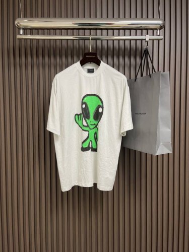 balenciga巴黎世家 外星人图案圆领短袖T恤 采用纯棉柔软面料，对色定染面料，采用荧光印花十字母绣花 磨破工艺 潮流感十足，定染纯棉面料，Os版型，三标齐