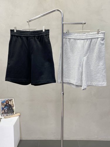 Burberry巴宝莉独家专供新款休闲短裤高端版本 专柜定制面料 透气舒适度高，细节无可挑剔，品牌元素设计理念，体现高品质。手感细腻柔软！呈现休闲裁剪，上身版型
