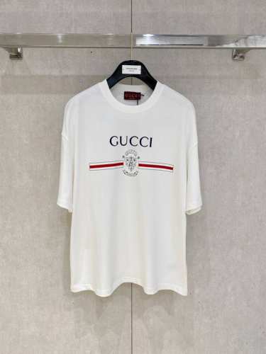 Gucci 古奇 大爆款 2025春夏新款首发专柜最新款短袖圆领T恤 高端订制 设计前卫时尚！品牌Logo重工艺设计 高端定制面料.手感柔软.穿着舒适.专柜级别