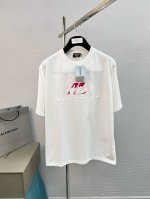 高品质 Bal 25Ss胶印高工艺制作 经典配色T恤新品！！款式相当的青春活力，朝气澎湃！！新一季主打的小熊系列，采用一级印烫的高规格标准.色调过渡呈现的立体感