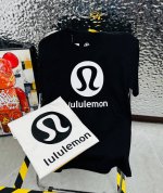 Lululemon 露露25夏季新款印花休闲宽松情侣款 短袖T恤D 4 细节:版本一比一复刻，吊牌 领标 水洗。 面料：采用40织双纱280克面料，原版1:1高