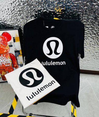 Lululemon 露露25夏季新款印花休闲宽松情侣款 短袖T恤D 4 细节:版本一比一复刻，吊牌 领标 水洗。 面料：采用40织双纱280克面料，原版1:1高