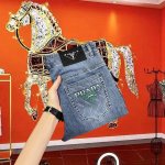 主推.长期有货 普拉达 高品质 官网高端新品原单少数帅爆牛仔裤，百分百原单 百搭神器！今年最新流行的风格设计款式，采用进口棉花制作成的单宁布，上身舒适，剪裁设计
