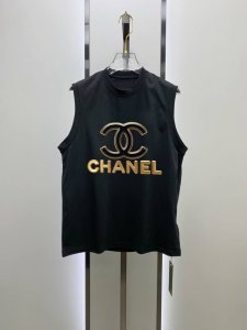 直 品牌 Chanel香奈儿 2025夏季新品背心T袖 经典简约款式 任何人都可以轻松驾驶 进口定制丝光棉面料 手软舒适有型 吸汗透气 胸前经典品牌字母Logo