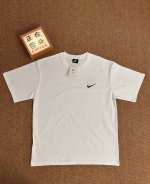 顶端刺绣品质耐克Nike 白色基础款短袖宽松男女同款情侣款 采用抗菌260克新疆长绒棉重磅面料 透气舒适 怎么洗都不起球透气轻柔的短袖，让您穿着舒适一整天！ 品
