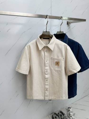 lv 2025夏季新款 牛仔半袖外套 定织Yb挺括牛仔面料 定染专柜对版对色深蓝色调，，修身挺括版型 男女同款 最高版发售 尺码：Xs L