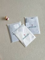 掌柜力荐 众多明星同款 moncler 盟可睐 蒙口 官网同步上新 织带标识印花翻领polo衫 采用原版Zp一致定制索罗娜双珠地面料 螺纹同缸定染对格对纹零色差