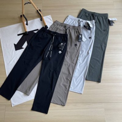 主图 品质长裤Descente 迪桑特四色运动机能舒适型速干裤夏款梭织速干长裤 男士舒适弹力休闲长裤防晒吸湿速干运动裤 精致3D立体压胶Logo非常的具有立体感