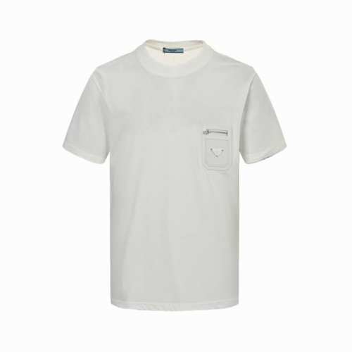 prada 普拉达 25Ss 三角标皮牌口袋短袖 采用32支双纱280克高克重纯棉面料，同缸同染定织螺纹，厚织感加上紧密纺纱工艺，不会影响面料的透气性，成色的饱