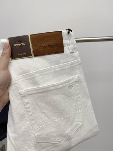 P190 汤姆.福特、Tom Ford Tf 最新品，纯白色，专柜同步有售，原单狠货，水洗休闲裤，进口原版高弹力面料，舒适有弹性，高端五金辅料装饰Logo，版型