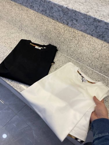 Bbr博格丽25 Ss新品春夏首发专柜 最新款短袖圆领T恤高端订制 设计前卫时尚！品牌Logo重工艺设计高端定制欧棉180克面料手感柔软.穿着舒适.专柜级别精致