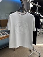 M家 2025夏装新款男女同款短袖T恤 定制专属纯棉面料 定制原版工艺螺纹 胸前重工字母Logo工艺设计 简约大方 从容百搭 档次极高 完美融入时尚还有风情感一