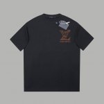 LV 25Ss早春新款 刺绣Lv字母短袖 轻奢主义 男女日常通勤穿搭必备单品 正确版本 欢迎对比 详细特征 320克 % 纯棉双纱汗布面料 同缸定染特种加粗32