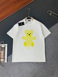 Fendi* 芬迪* 春夏最新款圆领时尚短袖T恤，重克纯棉双纱纯棉面料！贴肤舒适，耐看又好穿，经典简约Logo设计，原厂工艺一丝不苟，休闲百搭必备款 码数 S