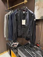 MON25S早春男士立领外套夹克.......主体高密度聚酯纤维面料 满足于常规休闲且包容所有场合的着装需求，出在穿搭季属于极出色的首选单品，实穿性极佳！！！码