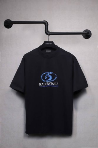 Aeniaa 模糊海浪短袖T恤 克重240 工艺 磨破 做旧 洗水处理 椭圆机印花 数码直喷网点工艺 对位整齐 无毛边 进口环保浆料刮浆 效果立体 字母清晰 宽