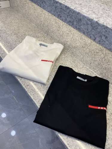 prad普拉哒25 Ss新品春夏首发专柜 最新款短袖圆领T恤高端订制 设计前卫时尚！品牌Logo重工艺设计高端定制欧棉180克面料手感柔软.穿着舒适.专柜级别精