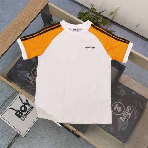 上新 款号：Zz6511 2025新款Adidas阿迪达斯三叶草刺绣Logo拼接女款短袖T恤，三条纹经典装饰，碰撞出独特的运动潮流感。胸前标志性三叶草 Logo