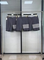 出街必备 Tb色织西装短裤 100%色织四杠羊毛面料 珠边装饰 高定Nx西服代工厂P出货 速度是慢了一点 但贵在精工细琢 版型修身挺阔 买西装必选Tb， 买Tb