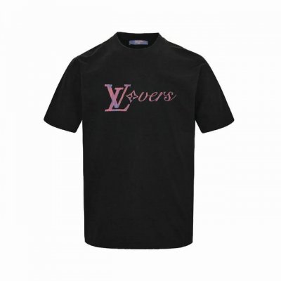Louis Vuitton 路易威登 25Ss 紫金渐变字母印花短袖T恤 这款重磅260G精致的黑色 T 恤采棉制成，是本系列彩虹色的启发，胸前印有 Lv Ve