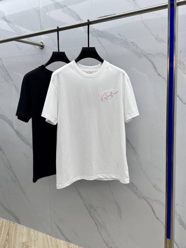 vltn*华伦天奴 2025春夏新款首发专柜最新款短袖圆领T恤 高端订制 设计前卫时尚！品牌Logo重工艺设计 高端定制长绒棉面料.手感柔软.穿着舒适.专柜级别
