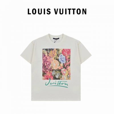 Louis Vuitton路易威登新款花卉图短袖T恤 系列 数码 +水浆+后反标+反车冚袖效果 印花 :康丽数码水浆印花 完全融贴面料透气 做工 :采用通肩领压