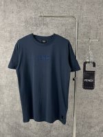 P220 Fendi 芬迪2025春夏新款Ff徽标图案休闲重工刺绣短袖T恤 本款短袖圆领T恤。桑蚕丝+纯棉材质高级感十足，胸部绣有灰色和黑色Ff Labyrin