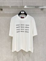 Gucci 25新款短袖Yyds 日常出门闭眼搭 定制纯棉弹力棉面料短袖T恤 魅力在于创造了简约奢华感的时尚,随意搭配感受英式风格独特气质. 宽松的版型展现出休