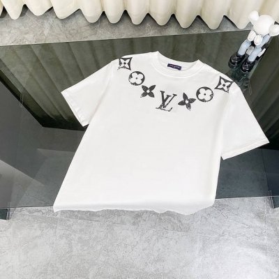 Louis Vuitton 路易威登项链经典图案圆领短袖T恤 款号：6328L18 面料: 300重磅纯棉，随意对比 采用特定重磅32S精棉平纹针织面料，300