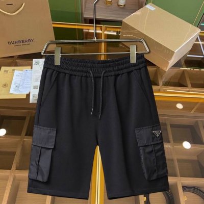 普拉达 原单货情侣款2530春夏新品短裤 专柜同步有售，时尚休闲裤 ，进口原版面料，上身舒适透气，顶级工艺品牌Logo，腰围工艺螺纹围接，档次极高，版型超正，上