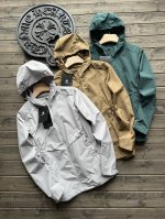 Kailas凯乐石轻薄风衣！防晒防泼水，汗无痕户外运动登山徒步外套！男女同款！ 颜色： 浅云灰，碧石绿，棕榈榄绿 尺码：M- Xxl 专为夏季进行徒步设计的轻薄