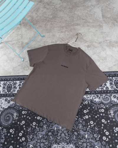 款M47 巴黎 Balenciaga 巴黎世家经典前后字母短袖 巴黎配套专用十字螺纹 这件衣服设计很特别 宽松版型好穿好搭配 前面刺绣 颜色也 穿起来很酷感的短