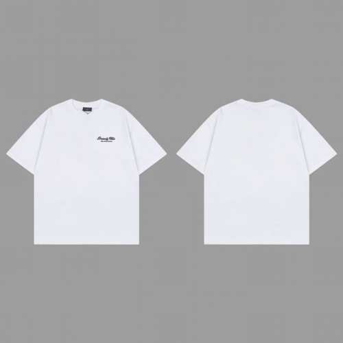 balenciaga 巴黎世家 25Ss 胸口小标Balenciaga 巴黎世家 25Ss 胸口小标Logo刺绣短袖T恤 复古味十足 整体设计简洁时尚 十分大气