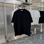 loewe罗意威2025Ss新款字母人字绣花情侣休闲短袖T恤 最高版本！定制面料290克双纱！字母人字绣花工艺设计！ 辅料：开模原版过鉴定领标 %真丝洗水标。正