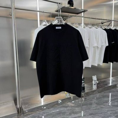 loewe罗意威2025Ss新款字母人字绣花情侣休闲短袖T恤 最高版本！定制面料290克双纱！字母人字绣花工艺设计！ 辅料：开模原版过鉴定领标 %真丝洗水标。正