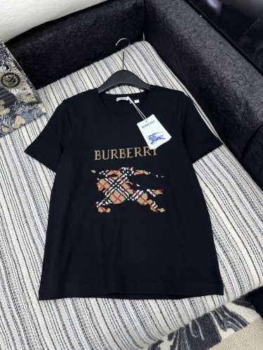 爆款现货 原单品质 Burr*｜25限定系列新品刺绣短袖T恤 精致常规版型上身巨显瘦！ 定制最新撞色刺绣 低调奢华！ 时髦精必备单品解锁所有穿搭！ 认准我家品质