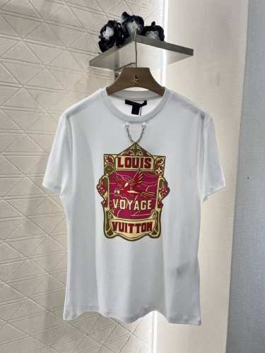 Louis Vuitto*2025新品上架 圆领印花链条 定制Yb丝光全棉材质 透气舒适 质感十足 常规短袖T恤裁剪 凸显品牌格调 采用克重纯棉制成 略带有弹力