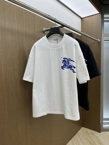bbr Ss夏装新品 专柜在售 最新系列图案Logo短袖T恤 必须人手一件的节奏！ 进口顶极精梳棉面料，极为亲肤舒适 摸上去非常的细腻，质感很好，完美体现立体感