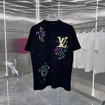 LV 2025春夏新款 圆领短袖T恤 手绘+拼皮绣花 男女同款宽松版 S M L Xl Xxl 五个码 黑色 白色