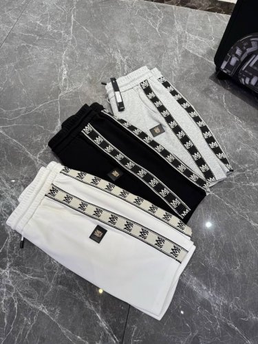 amiri* 埃米尔25Ss潮牌五分短裤 超高品 2025新款休闲运动风格.经典大牌新推系列将条纹Amiri品牌图形织带巧妙融入运动装设计 塑就一系列充满复古风