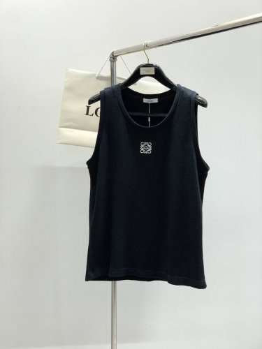 loewe 罗意威，2025夏季最新款，专柜同步有售，原单狠货，时尚休闲圆领褂子，上身很有特点！吸睛而有亮点，进口原版面料，顶级刺绣工艺字母图案装饰Logo，简
