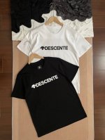 供 Descente 迪桑特 砖柜基础款 字母Logo 圆领短袖T恤 -面料采用2 G纯棉面料，达到透而不露的黄金平衡点，完美规避透视尴尬，成衣尺寸稳定，多次机