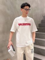 vltn 2025春夏新款圆领 首发专柜最新款短袖圆领T恤 高端订制 设计前卫时尚 品牌Logo重工艺设计 高端定制原版面料 手感柔软 上身穿着舒适 专柜级别精