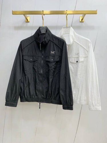 新品 始祖鸟渠道精品.2025Ss春夏新款运动服夹克防晒服外套！防晒衣经典之余增添了与时俱进的时尚感,型男靓女的最佳选择.新型轻量绢丝纤维尼龙面料,轻盈透气,绗
