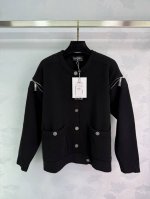 chane*2025新品上架 两穿可拆卸袖子针织开衫 定制Yb羊绒纱线织造 质感高级舒适 圆领针织开衫剪裁 通体密实肌理纹路打底领袖口衣摆螺纹弹力包边勾勒 早春