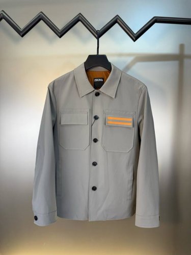 p480 顶级代购版本★Zegna/杰尼亚Ss25春夏新款翻领夹克外套 质地采用进口高档顶级面料，手感柔软细腻上身柔软舒适，经典品牌Logo设计 原厂五金辅料，